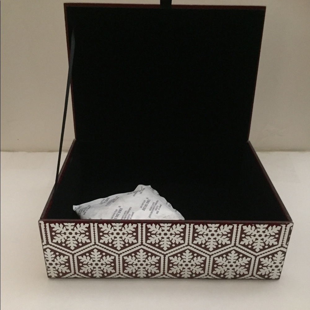 NICOLE MILLER Jewelry Box Organizer Snowflakes Holiday Design💥1 left💥 BNWT - Picture 2 of 3
